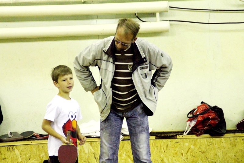 Artūrs Jankovičs, 1. līgas sacensību pirmā posma uzvarētājs, klausās trenera Aināra Eņģeļa norādījumos. 
Autors: Foto – Uldis Varnevičs