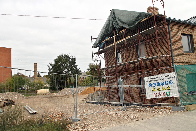Zaļajā ielā 1 Bauskā sliesies vēl viena ēka, kur paredzēts atvērt viesnīcu. 
Autors: Foto – Uldis Varnevičs