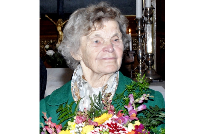 Hertai Ozolai, Budbergas draudzes loceklei, svētdienas, 13. oktobra, dievkalpojumā pasniegs baznīcas augstāko apbalvojumu – Uzticības vairogu. 
Autors: Foto – Ivars Bogdanovs