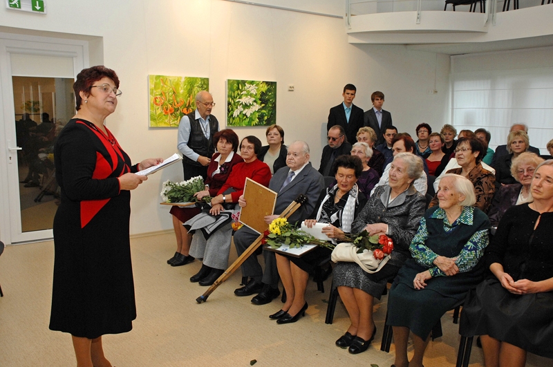 Skolotājus seniorus uzrunā un sveic Bauskas Valsts ģimnāzijas pedagoģe Vija Cerusa.
Autors: Ivars Bogdanovs
