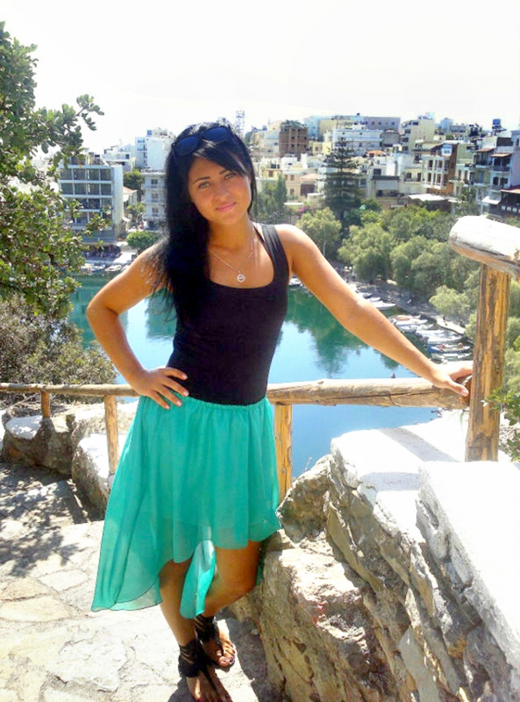 Kristiāna Bonāte, baudot siltu vakaru Krētas kūrortpilsētā Ajosnikolajā (Agios Nikolaos). 
Autors: Foto no personiskā arhīva.