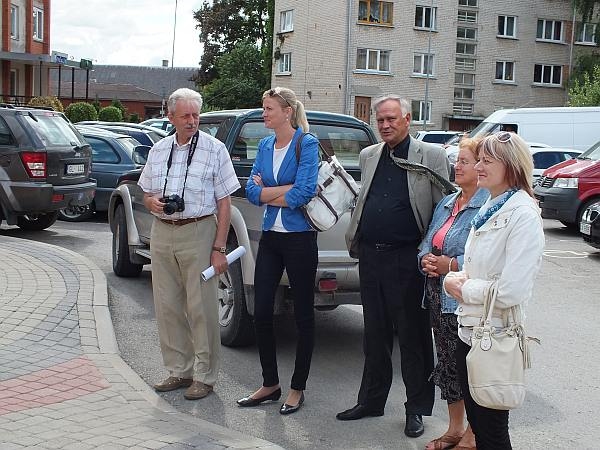 Jūlija beigās Zemgales plānošanas reģiona (ZPR) Attīstības padomes izveidotā komisija iepazinās klātienē ar konkursā pieteiktajām dalībniecēm, arī ar Iecavas novada pašvaldību.
Autors: iecava.lv