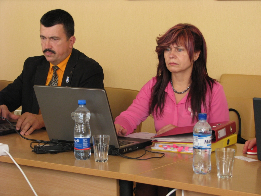 Deputāti Inita Nagņibeda un Arnolds Jātnieks novembra sākumā dosies braucienā uz Gruziju. Līdz ar viņiem uz Aizkaukāzu dosies arī deputāte Vera Grigorjeva un domes priekšsēdētāja vietnieks Alvis Feldmanis.

Autors: Vilnis Auzāns