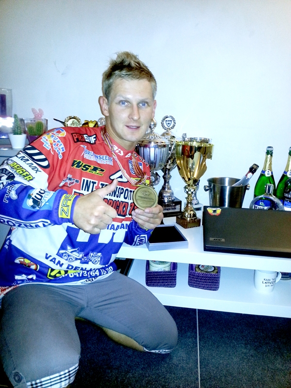 Elvijs Mucenieks šogad, par spīti neveiksmēm, izcīnījis trešo vietu pasaules čempionātā blakusvāģu klasē.
Autors: Foto no personiskā albuma.