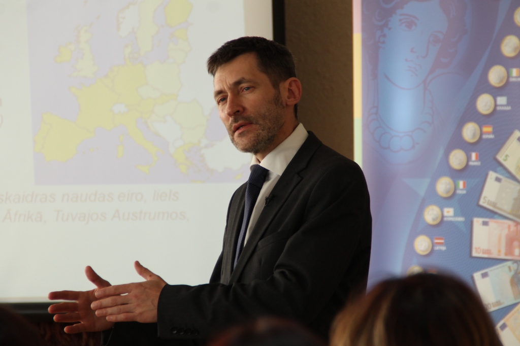 Mārtiņš Grāvītis aicināja metāla monētas samainīt laikus. 
Autors: Uldis Varnevičs