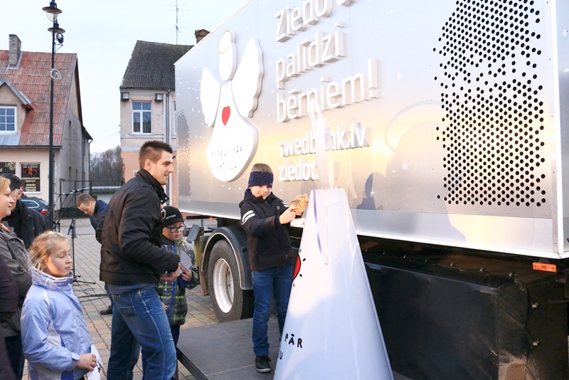 Īpašais «Eņģeļu ekspresis» sestdienas pēcpusdienā piestāja Bauskas Rātslaukumā. 
Autors: Linda Kaufmane