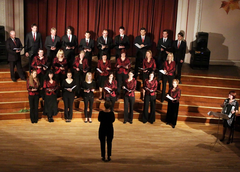Vasarā Rīgā notiks Pasaules koru olimpiāde. Tautasdziesmu konkursā un atklāšanas koncertā uzstāsies koris «Mežotne».
Autors: Linda Kaufmane