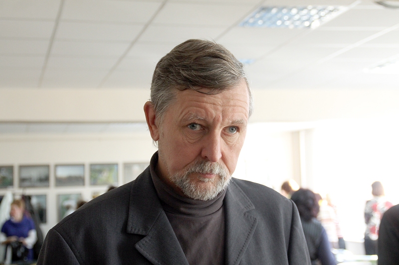 Andris Tauriņš uzskata, ka viltotas eiro naudaszīmes iedzīvotāji atpazīs. 
Autors: Foto – Uldis Varnevičs