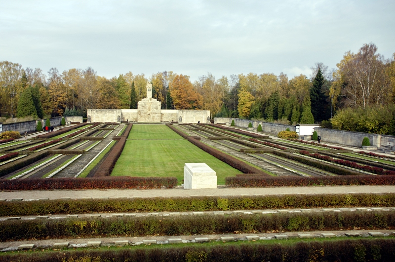 Rīgas Brāļu kapi, kad tos atklāja 1936. gadā, bija pirmais šāda veida memoriālais ansamblis Eiropā. 
Autors: Foto – Ivars Bogdanovs