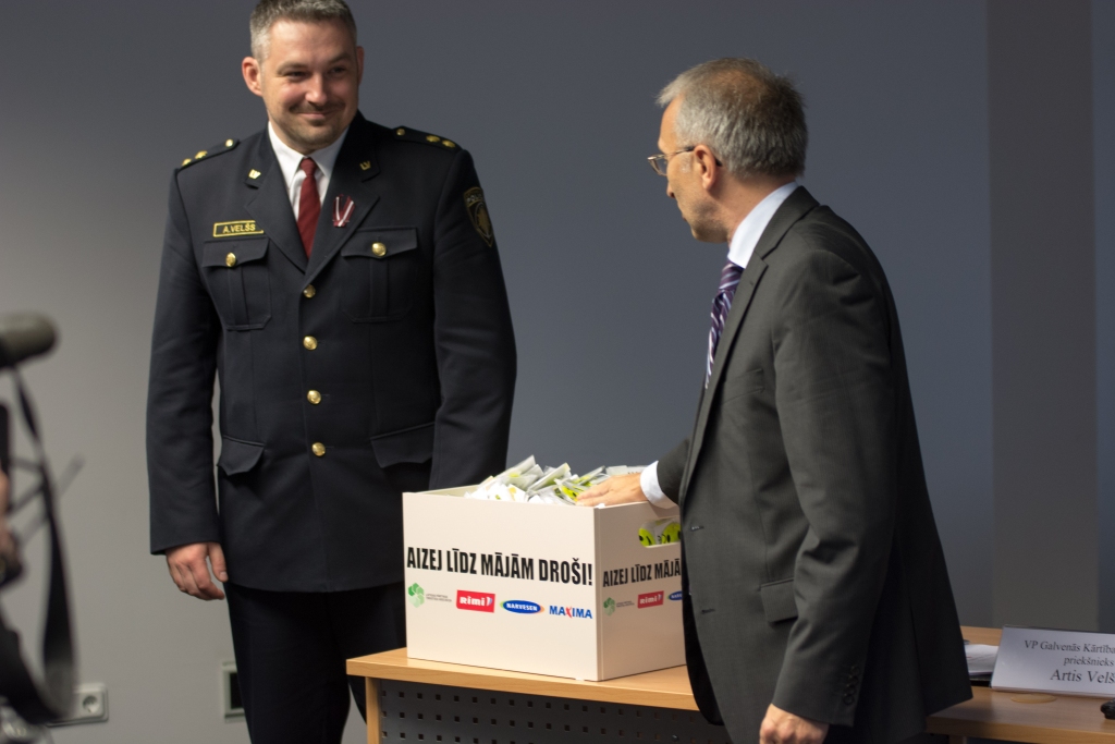 Reaģējot uz satraucošo situāciju uz Latvijas ceļiem, policija kopā ar 
Latvijas Pārtikas tirgotāju asociāciju (LPTA) uzsāk satiksmes drošības 
kampaņu 