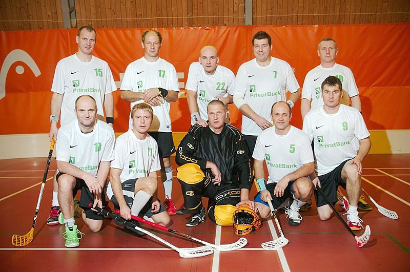 Starptautiskajā florbola veterānu turnīrā «Prague Masters» komanda «PrivatBank» otro gadu pēc kārtas nokļūst līdz ceturtdaļfinālam. 
Autors: Foto no praguemasters.cz. 
