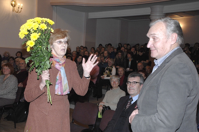 Uldi Dumpi sveic viņa bijusī klasesbiedre Saulcerīte Kalniņa.
Autors: Foto – Ivars Bogdanovs