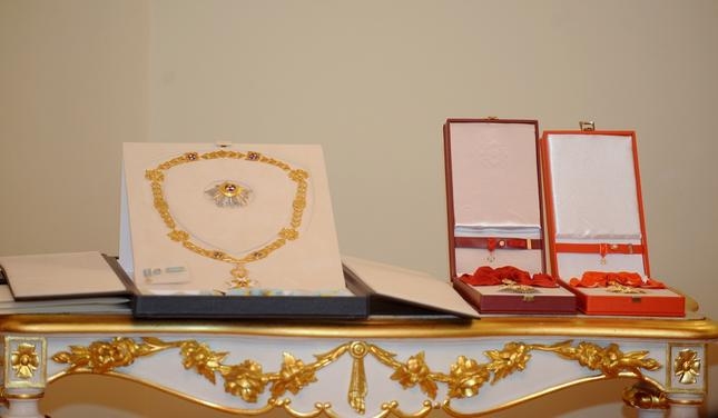 Valsts augstākie apbalvojumi - Triju Zvaigžņu ordenis, Viestura ordenis un Atzinības krusts augstākās šķiras, kurus saskaņā ar likumu pieškir Valsts prezidentam, stājoties amatā. 
Autors: Ieva Čika, LETA