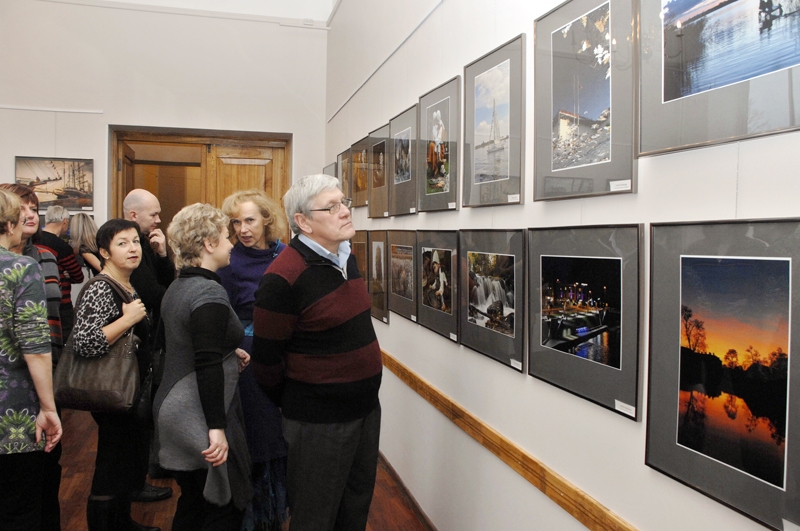 Izstādes atklāšanā 17 autoru darbus aplūkoja daudzi viesi un draugi.
Autors: Ivars Bogdanovs