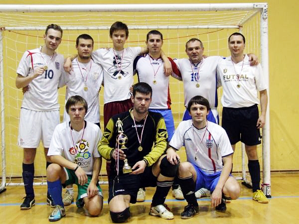 Futbola kluba «Iecava» vienība svinējusi uzvaru kaimiņu novada turnīrā. 
Autors: Foto no iecava.lv.