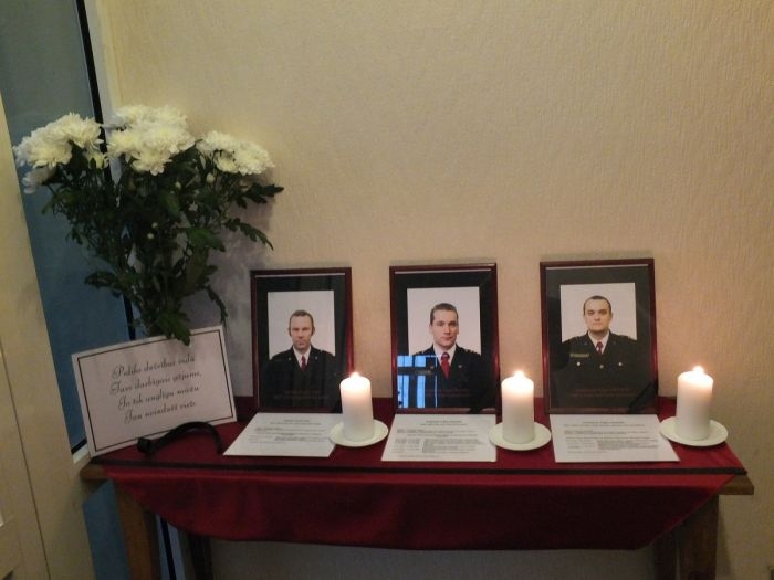 Vilnis Šteinītis, Edgars Reinfelds un Sergejs Ižiks varonīgi darīja savu darbu, cenšoties glābt cilvēkus sagruvušajā 