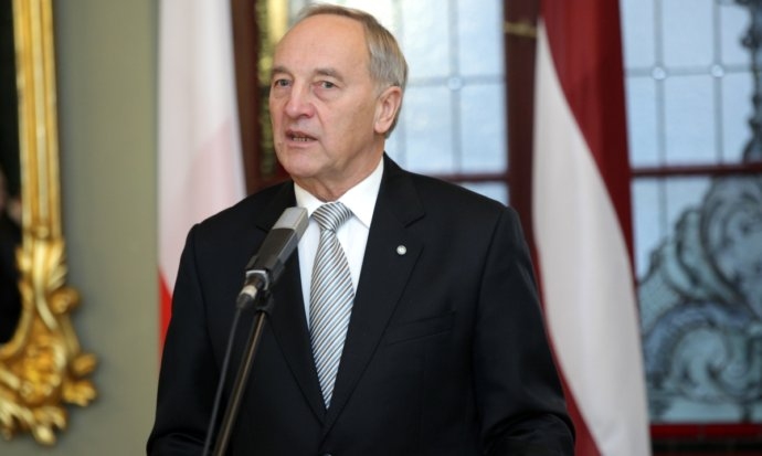 Zolitūdes traģēdija ir milzīga skaita neaizsargātu cilvēku slepkavība, intervijā Latvijas Televīzijai sacīja Valsts prezidents Andris Bērziņš.
Autors: kasjauns.lv