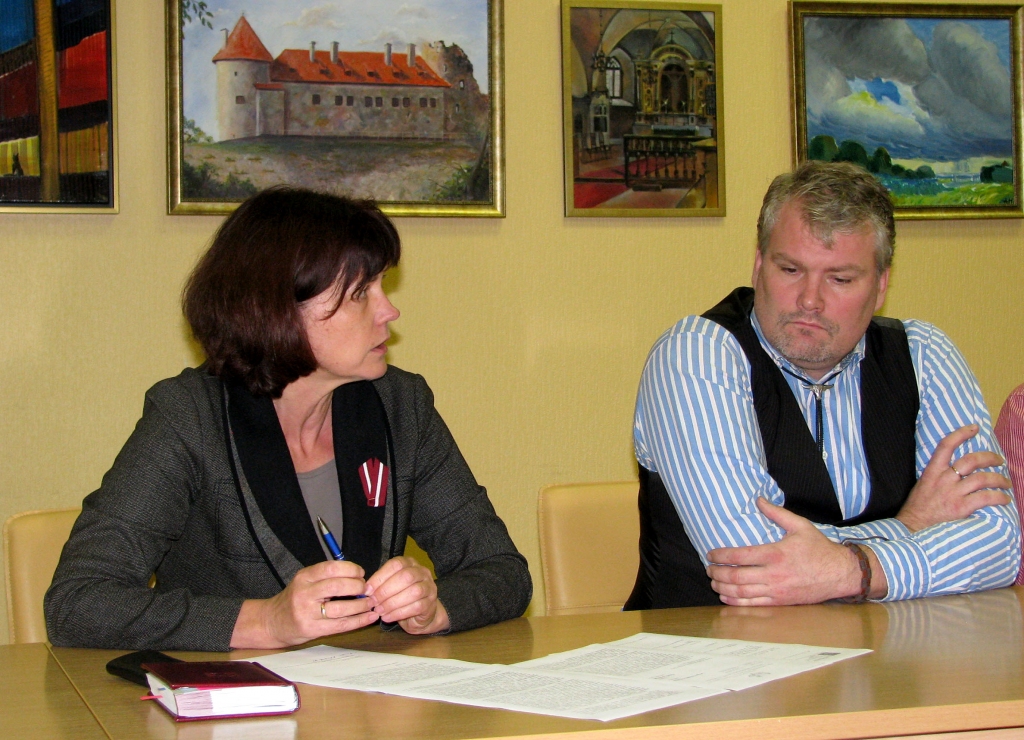 Pozitīvi par ieceri organizēt Bauskas novada sakoptāko īpašumu skati izsakās Bauskas novada domes deputāts Mārtiņš Ruža, to par atbalstāmu atzīst arī attīstības un plānošanas nodaļas vadītāja Ilze Tijone. 

Autors: Vilnis Auzāns