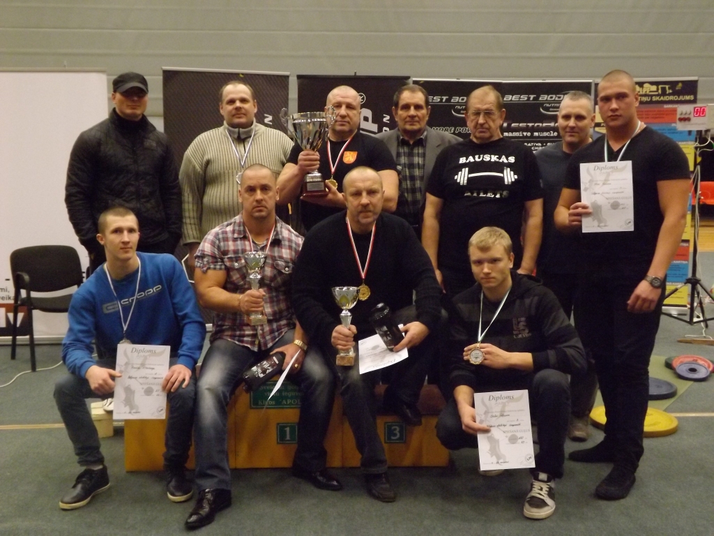 «Bauskas atlēta» komanda Jelgavas atklātajā čempionātā svaru stieņa spiešanā guļus izcīnīja otro vietu. 
Autors: No albuma.