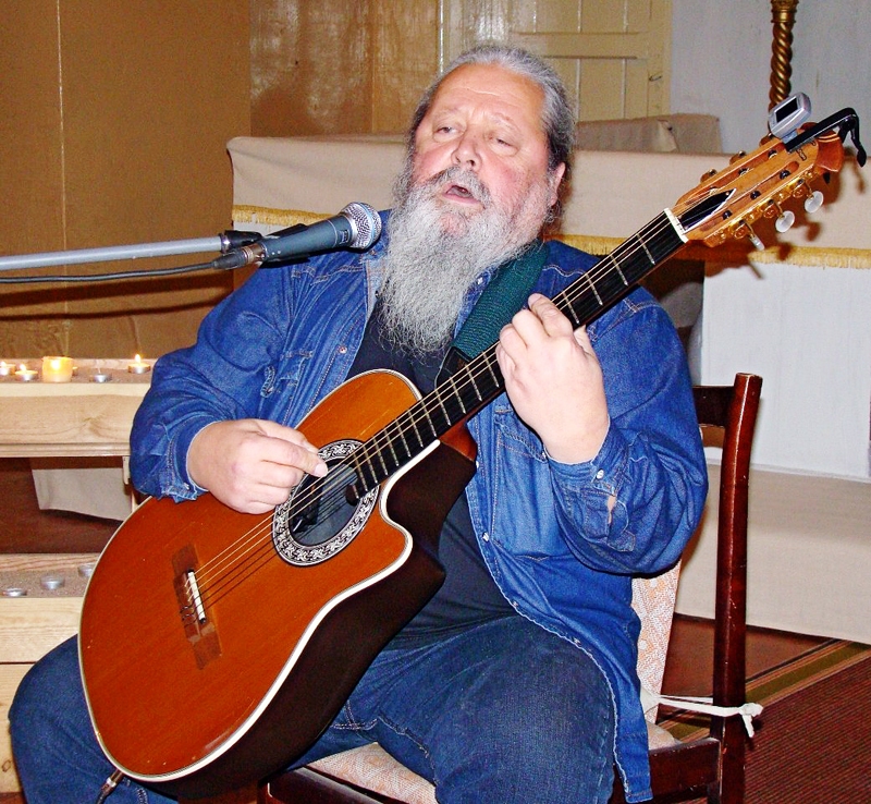 Haralds Sīmanis Mūžības svētdienā dziedāja gan Vecumnieku, gan Valles evaņģēliski luteriskajā baznīcā.
Autors: A. Vītols