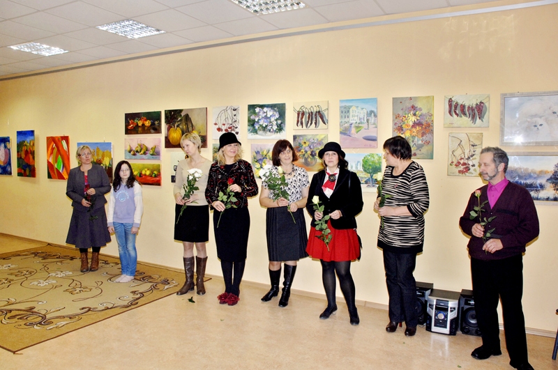 Gleznu autori – mākslas studiju dalībnieki izstādes atklāšanā.
Autors: Ivars Bogdanovs