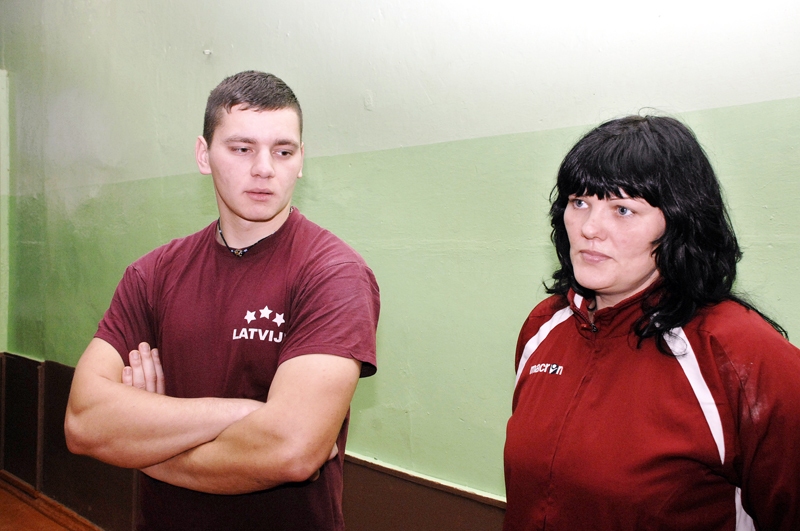 Treneri. Edgars Getmančuks un Sanita Juškēvica trenē jaunos sportistus sacensībām. 
Autors: Ivars Bogdanovs