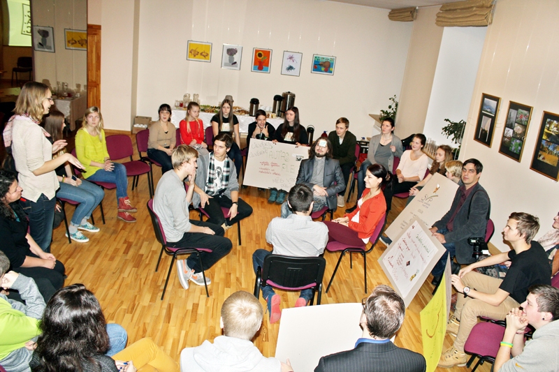 Simulācijas spēlē «EP vēlēšanas» varēja iepazīst Eiropas Parlamenta veidošanas procesu. 
Autors: no «GTA» albuma