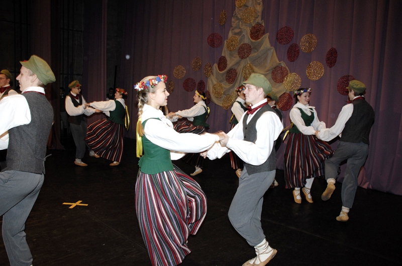 «Ābrama polka» Bauskas Valsts ģimnāzijas jauniešu deju kopas izpildījumā.
Autors: Ivars Bogdanovs