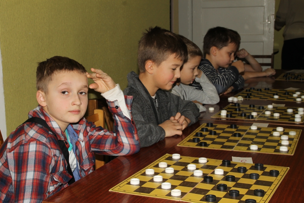  Gustavs Pļevoks (no kreisās) kļuva par Bauskas novada dambretes čempionu U9 vecuma grupā.
Autors: Uldis Varnevičs