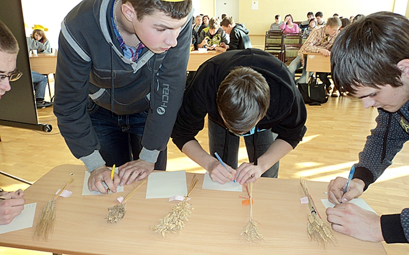 Māra Karašnieka vadītā 4. kursa komanda uzvarēja Saulaines profesionālās vidusskolas rīkotajā konkursā «Lauksaimnieks 2012».
Autors: Foto no skolas albuma.