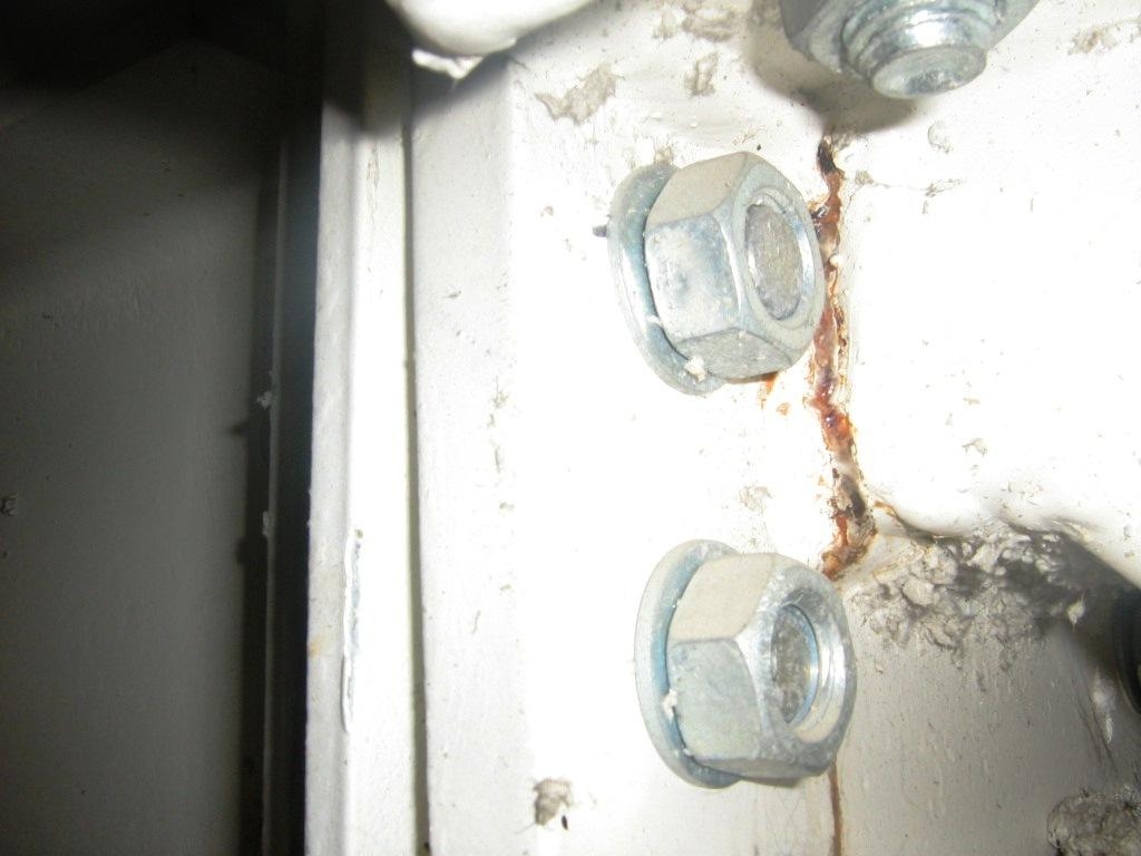 Attēlos fiksētas veikala apmeklētāju pamanītās, šķietami bīstamās vietas.  
Autors: No albuma.