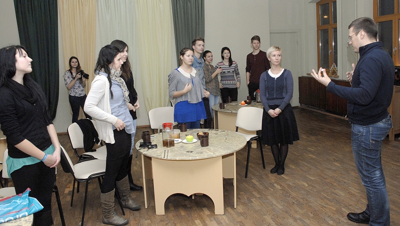 Jauniešus nebaidīties un izmantot izdevības, ko dod Eiropas projekti, iedrošināja Uldis Dūmiņš (no labās).
Autors: Ivars Bogdanovs