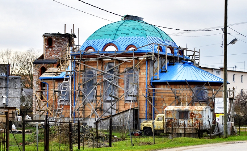 Iecavas pareizticīgo baznīca vēl top, tomēr tas nekavē draudzes dalībniekus piedalīties dievkalpojumos un svinēt Ziemassvētkus.
Autors: Foto – Madara Ērgle