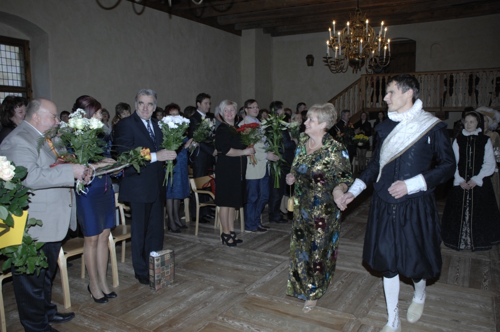 Bauskas pils zālē trešdien, 8. janvārī, bija pulcējušies Bauskas novada izglītības nozares vadošie speciālisti. Viņi bija ieradušies uz kolēģes, Bauskas 2. vidusskolas direktores Veras Grigorjevas godināšanu.
Autors: Ivars Bogdanovs