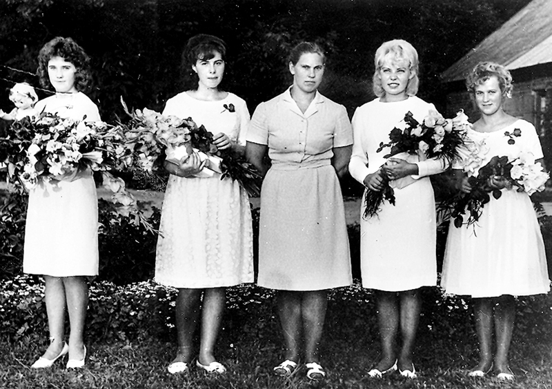 Pilngadības svētkos 1966. gadā. Velta Rumba – vidū.
Autors: no personiskā albuma