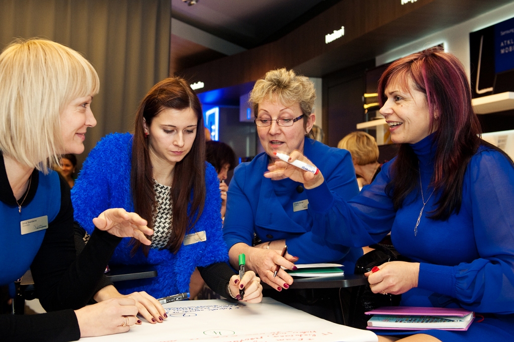 Bauskas sākumskolas komandā darbojas Inita Nagņibeda ( no labās), Linuta Ģerģe, Zane Stankeviča un Aiva Skaldere. 
Autors: Publicitātes foto.