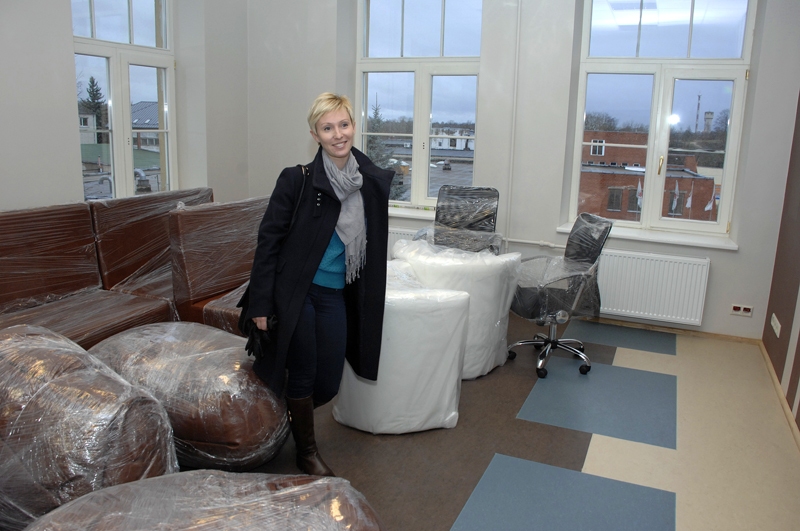 Bauskas bērnu jauniešu centra jauniešu lietu speciāliste Solvita Jirgensone ar nepacietību gaida, kad tiks pilnībā iekārtotas jauniešu aktivitātēm atvēlētās telpas Rīgas ielā. 
Autors: Ivars Bogdanovs