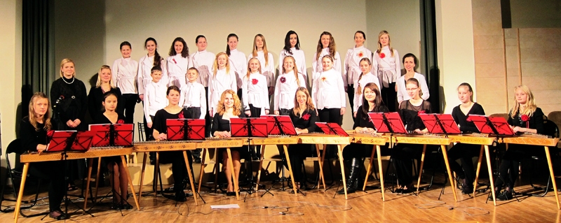 Iecavas koklētājas un koris gadumijas koncertā. 
Autors: no skolas arhīva