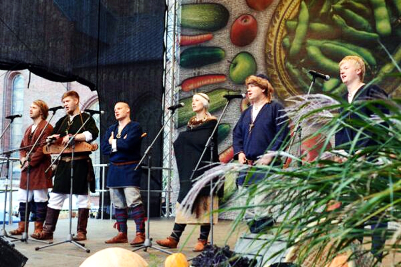 «Vilkači» – folkloras, amatniecības un seno cīņu kopa – Bauskā uzstāsies svētdien.
Autors: Foto no lr1.lv.