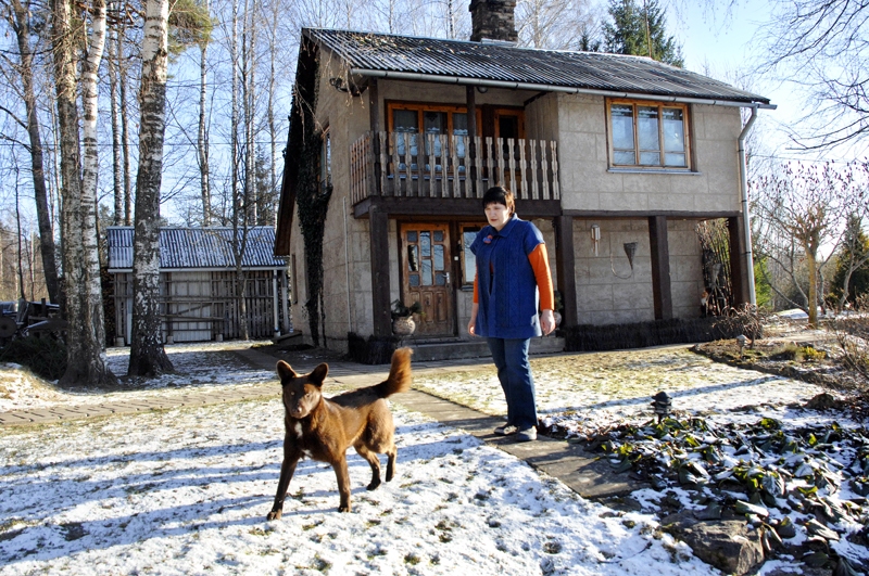 Līga Lauriņa un dauzonīgais Lācis priecājas par iestājušos «balto pasaku».
Autors: Foto – Ivars Bogdanovs