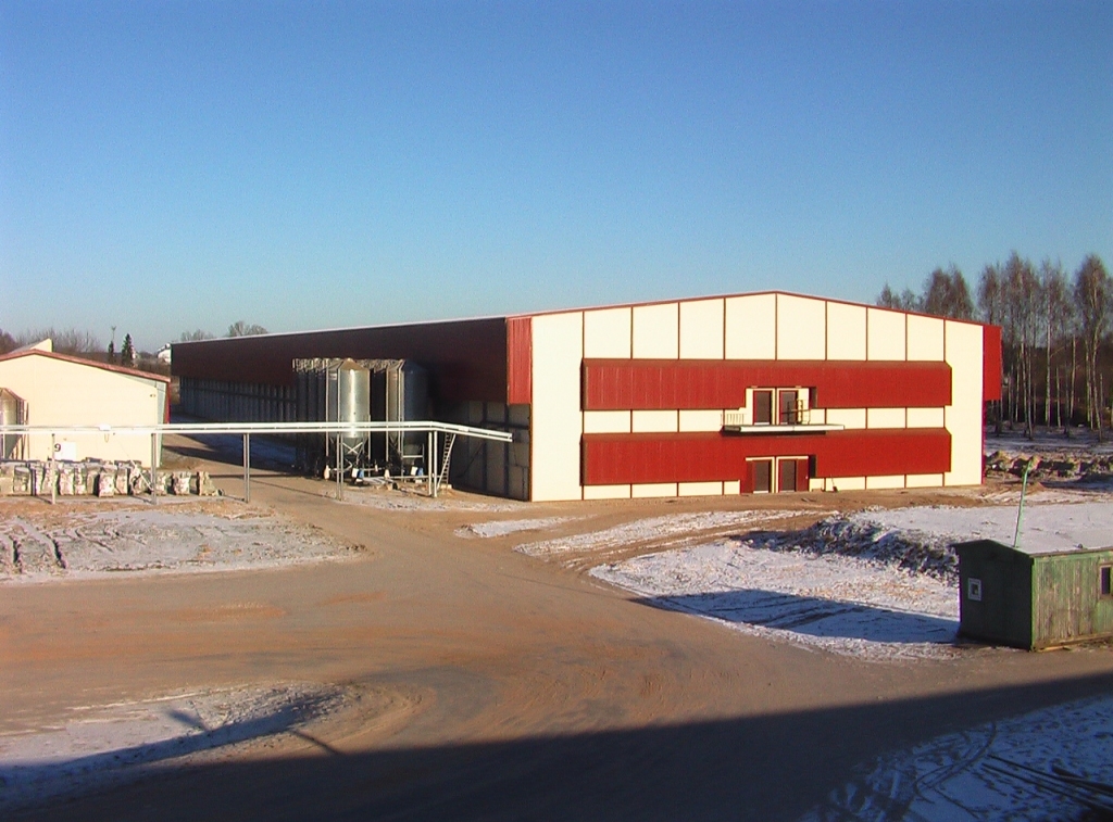 Jaunajā putnu novietnē minivoljēros mitinās rekordskaits dējējvistu.

Autors: Publicitātes foto.