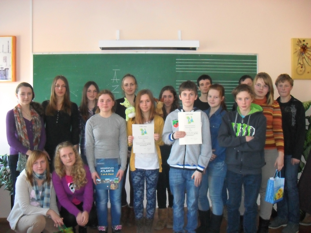 Iecavas novada jaunie ģeogrāfijas erudīti.
Autors: No albuma.