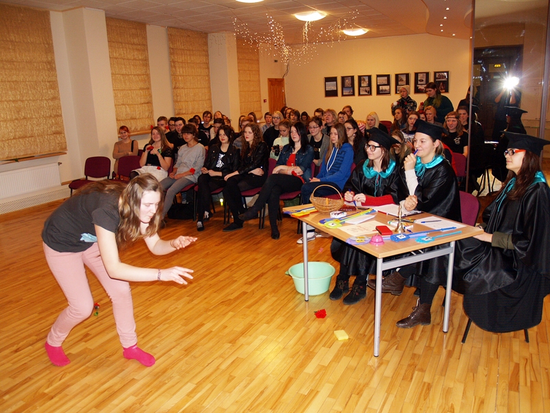 Teātra sportā jaunieši sacenšas, vada turnīra norisi un kā tiesneši vērtē cits cita sniegumu.
Autors: Antra Ērgle