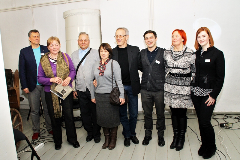 Baušķenieki centās izmantot iespēju fotografēties kopā ar Jāni Šipkēvicu (no kreisās), Krišu Zilgalvi (trešais no labās) un Zaigu Pūci (no labās).
Autors: Uldis Varnevičs