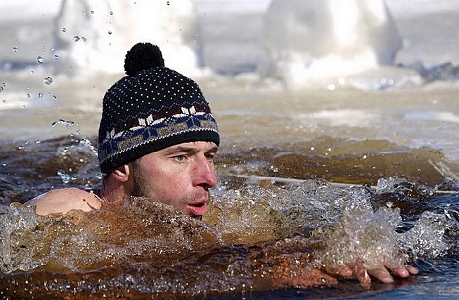 Vilnis Užga 2013. gada Latvijas čempionātā ziemas peldēšanā. 
Autors: Foto no personiskā albuma.