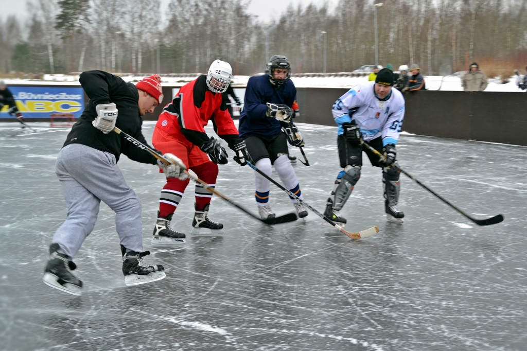 Hokeja mačus Vecumniekos atklāja Kurmenes un Pārogres spēlētāji.
Autors: Kristaps Ābelnieks