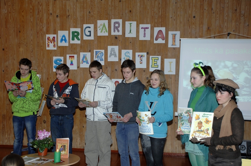 Margaritas Stārastes dzīves un daiļrades būtiskākos faktus atklāj Mežgaļu pamatskolas 9. klases audzēkņi. 

Autors: Ivars Bogdanovs