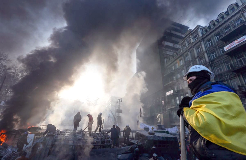 Galvaspilsētas centrā vietām valda haoss, tālu klīst dūmu smaka.
Autors: kasjauns.lv