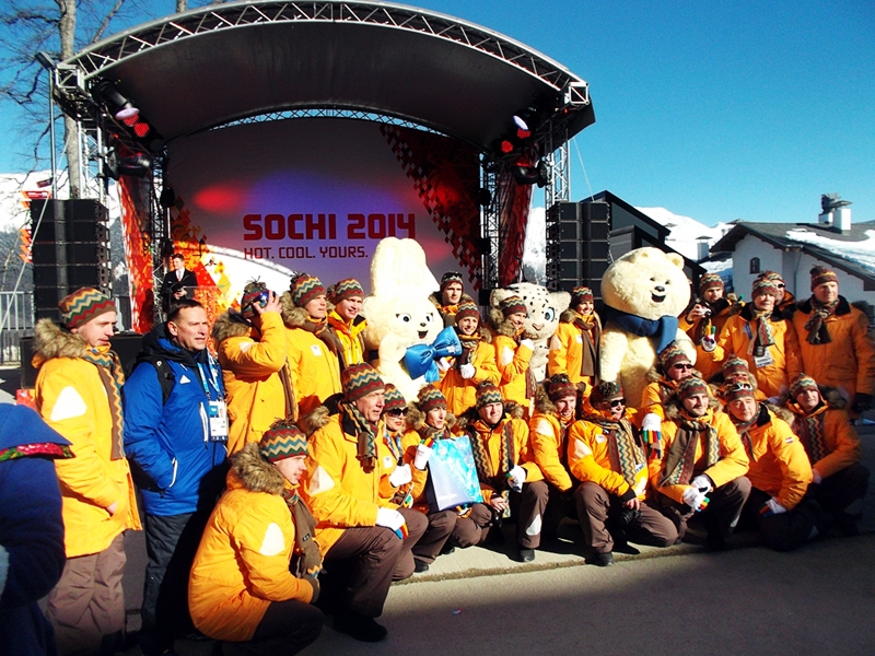 Latvijas delegācija sagaidīšanas ceremonijā.
Autors: no personiskā albuma