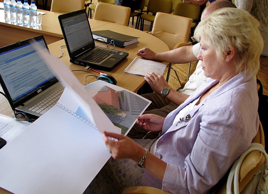 Aija Spriņķe pusgadu nostrādāja par Bauskas novada domes deputāti. No 2. janvāra viņa ir sabiedrisko attiecību un tūrisma nodaļas vadītāja. 
Autors: Vilnis Auzāns